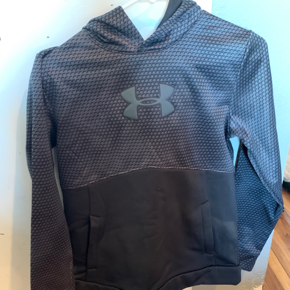 Boys Under Armour sweatshirt